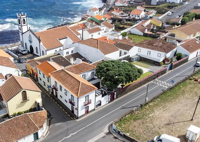 Casa Da Arvore Chale By Vacations Шале Calhetas