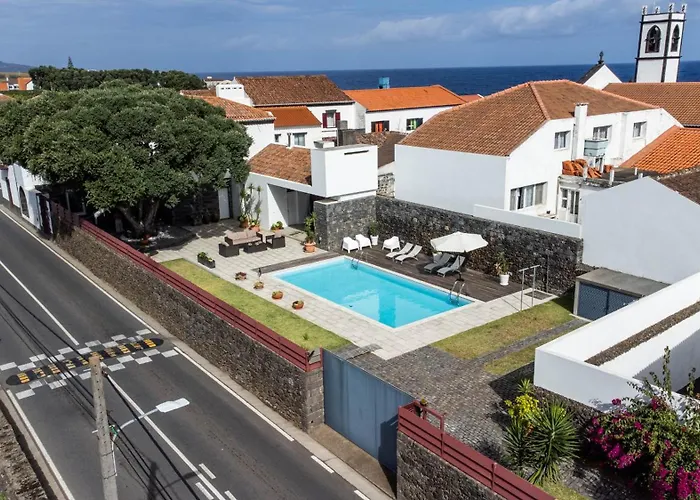 Chalet Casa Da Arvore Chale By Vacations Calhetas