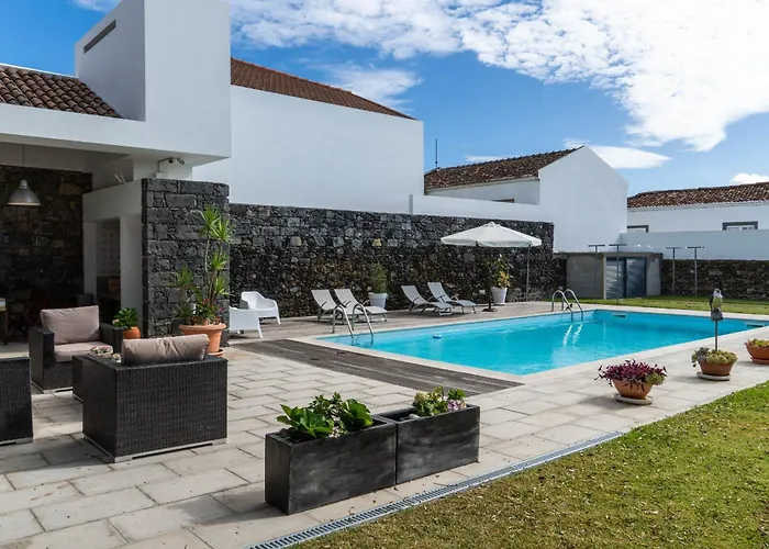 Casa Da Arvore Chale By Vacations * Calhetas